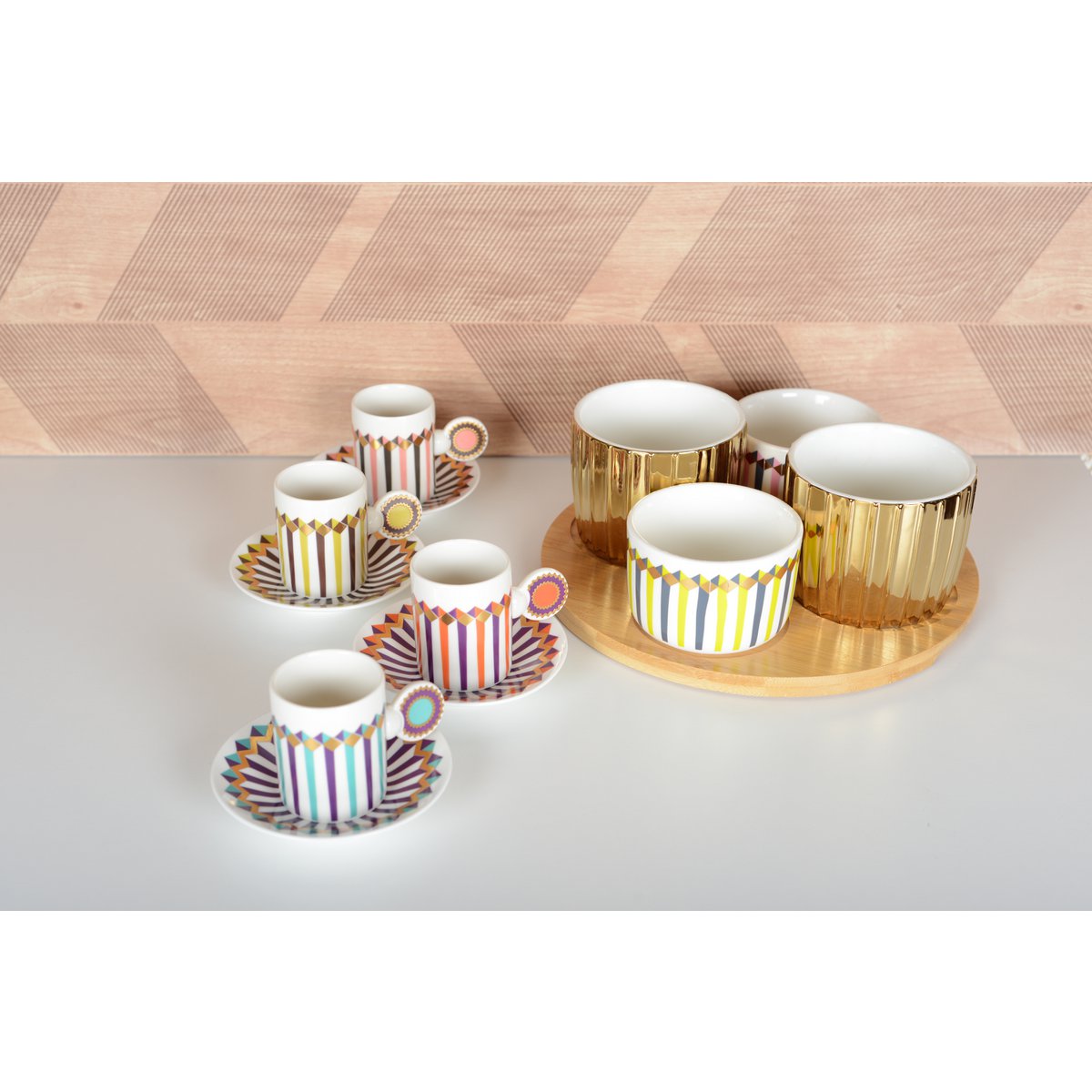 Porcelain aperitif cup set with wooden tray, 4 cups
