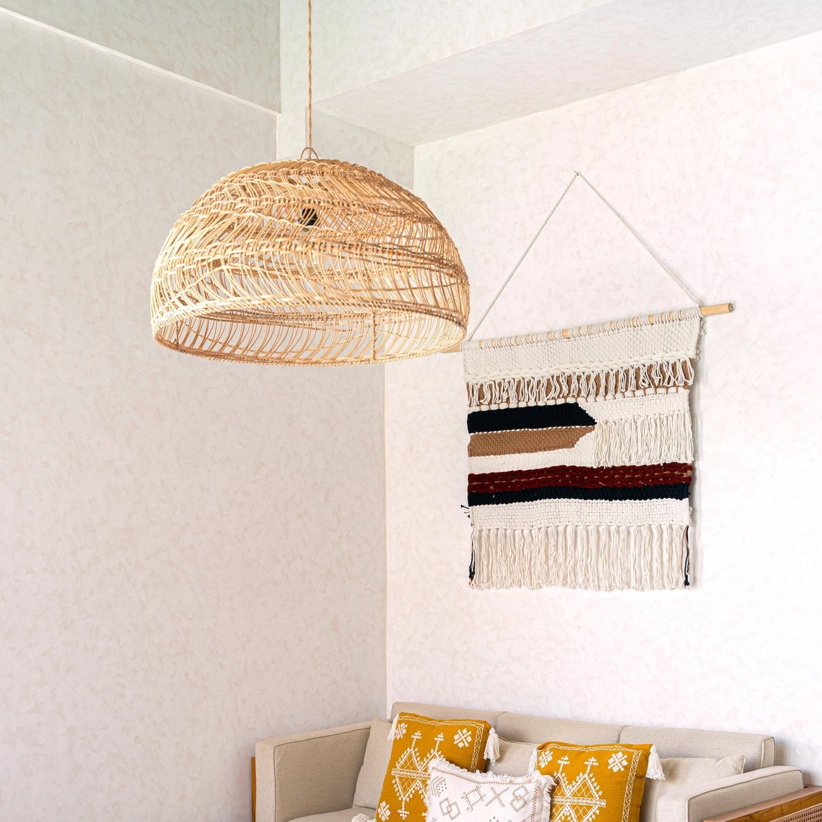 Cotton macrame wall hanging 120 × 95 cm – wood & cord