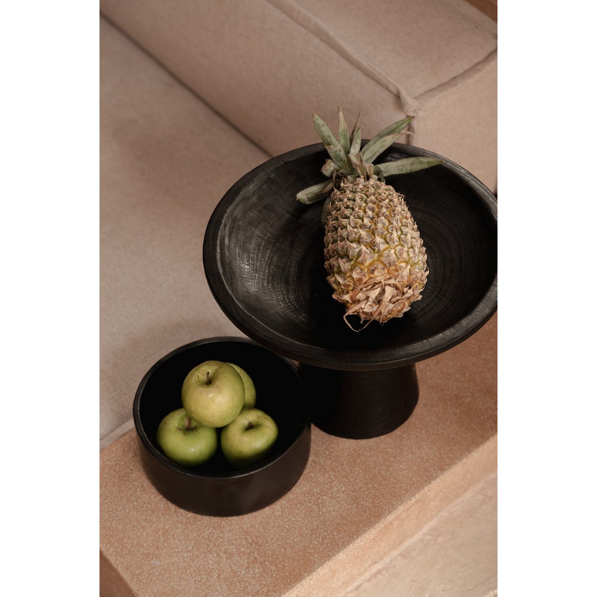 Mango wood pedestal tray - Black, 35 cm
