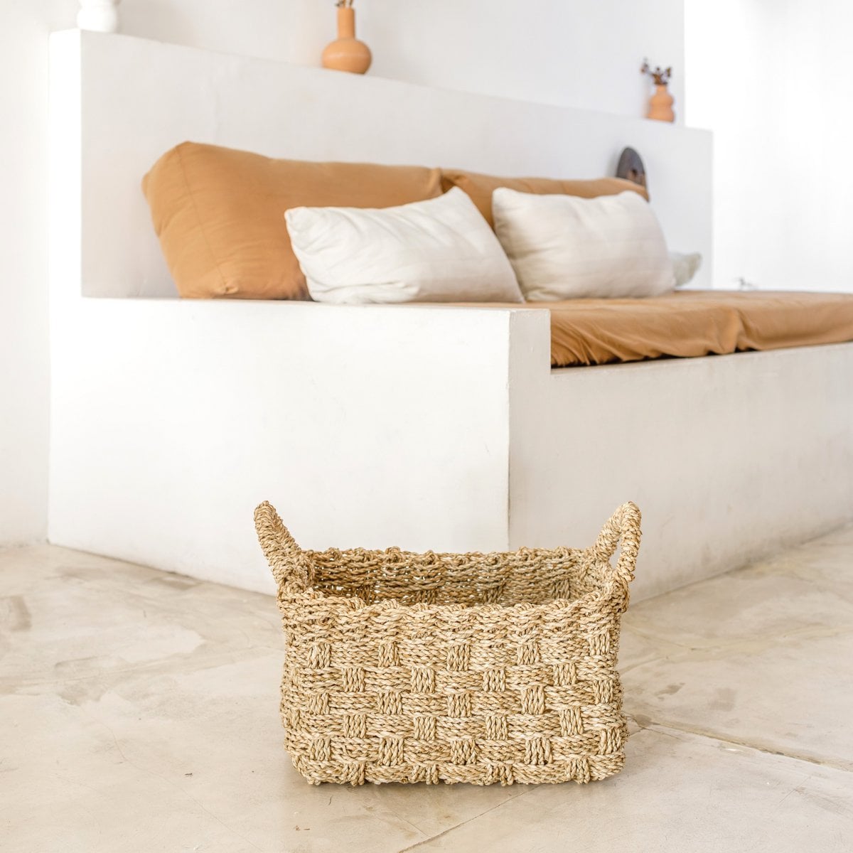 Rectangular seagrass shelf basket 40×30 cm - beige, M