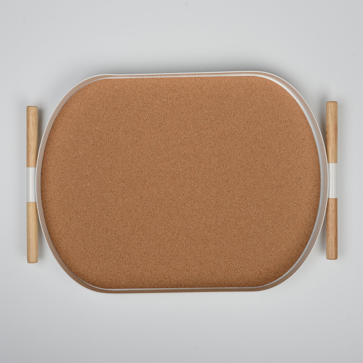 Oval bakke i kork og plast, 54 cm – hvid og brun