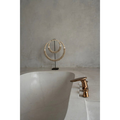 Shell necklace on stand - Natural